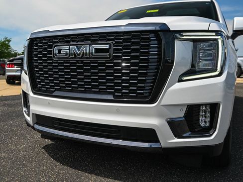 Used 2023 GMC Yukon XL Denali Ultimate AWD/4WD image 11