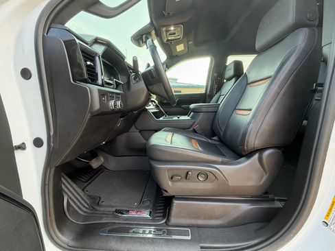Used 2025 GMC Sierra 2500 AT4 w/ Technology Package AWD/4WD image 16