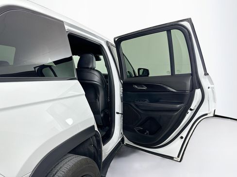 Used 2023 Jeep Grand Cherokee Altitude image 31