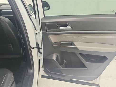 Used 2022 Volkswagen Atlas Cross Sport SEL R-Line image 36