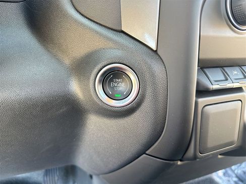 Used 2025 Chevrolet Silverado 1500 W/T image 22