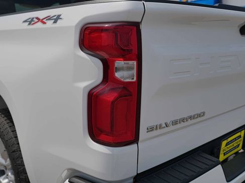 Used 2020 Chevrolet Silverado 1500 Custom w/ Trailering Package AWD/4WD image 9