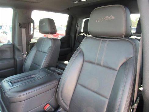 Used 2019 Chevrolet Silverado 1500 High Country w/ Technology Package image 17