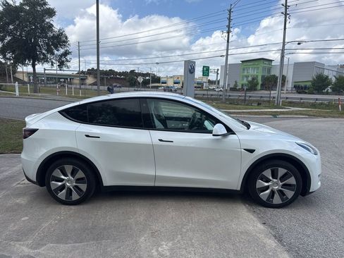 Used 2021 Tesla Model Y Long Range AWD/4WD image 7