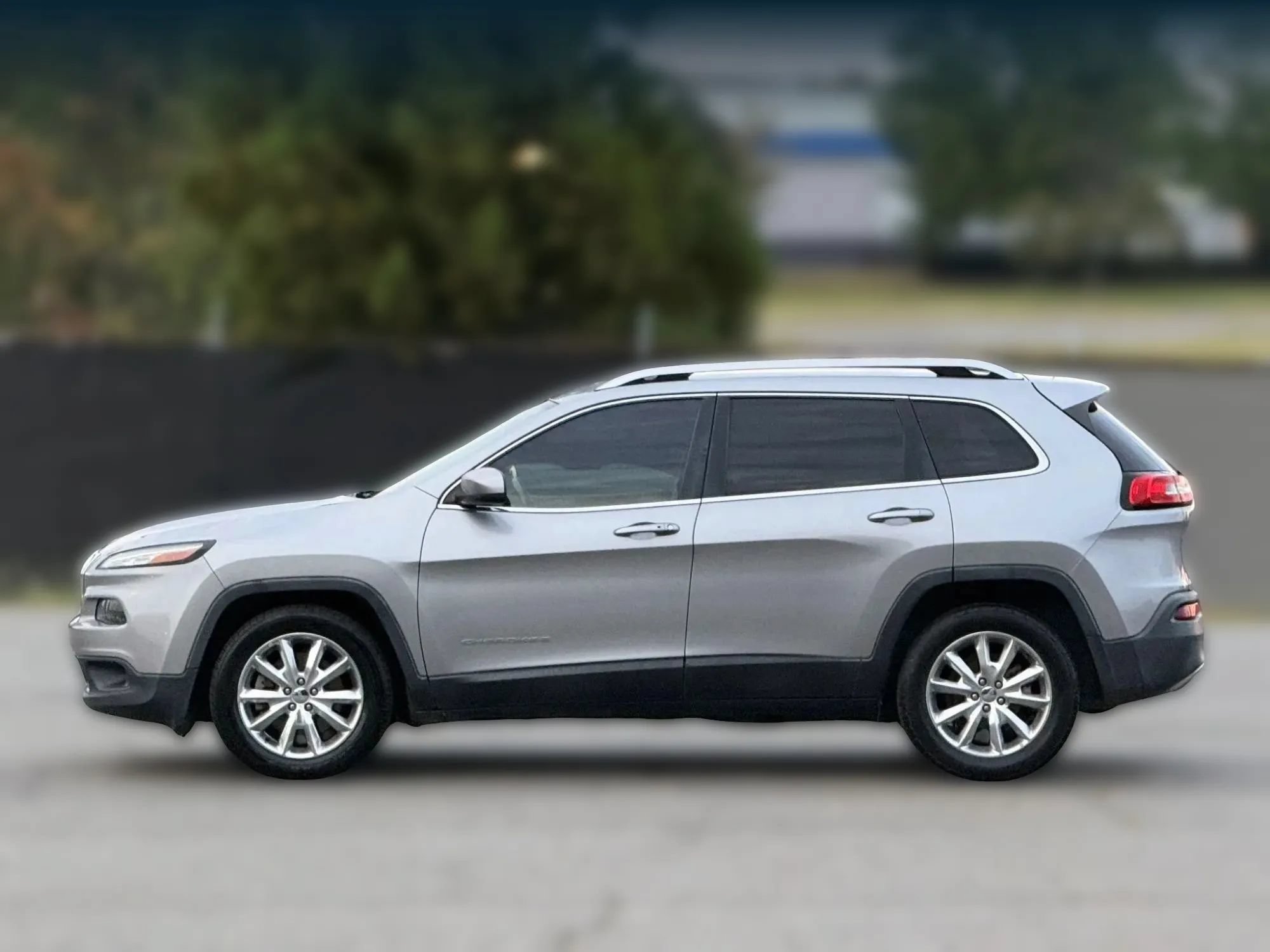 Used 2017 Jeep Cherokee Limited FWD image 8
