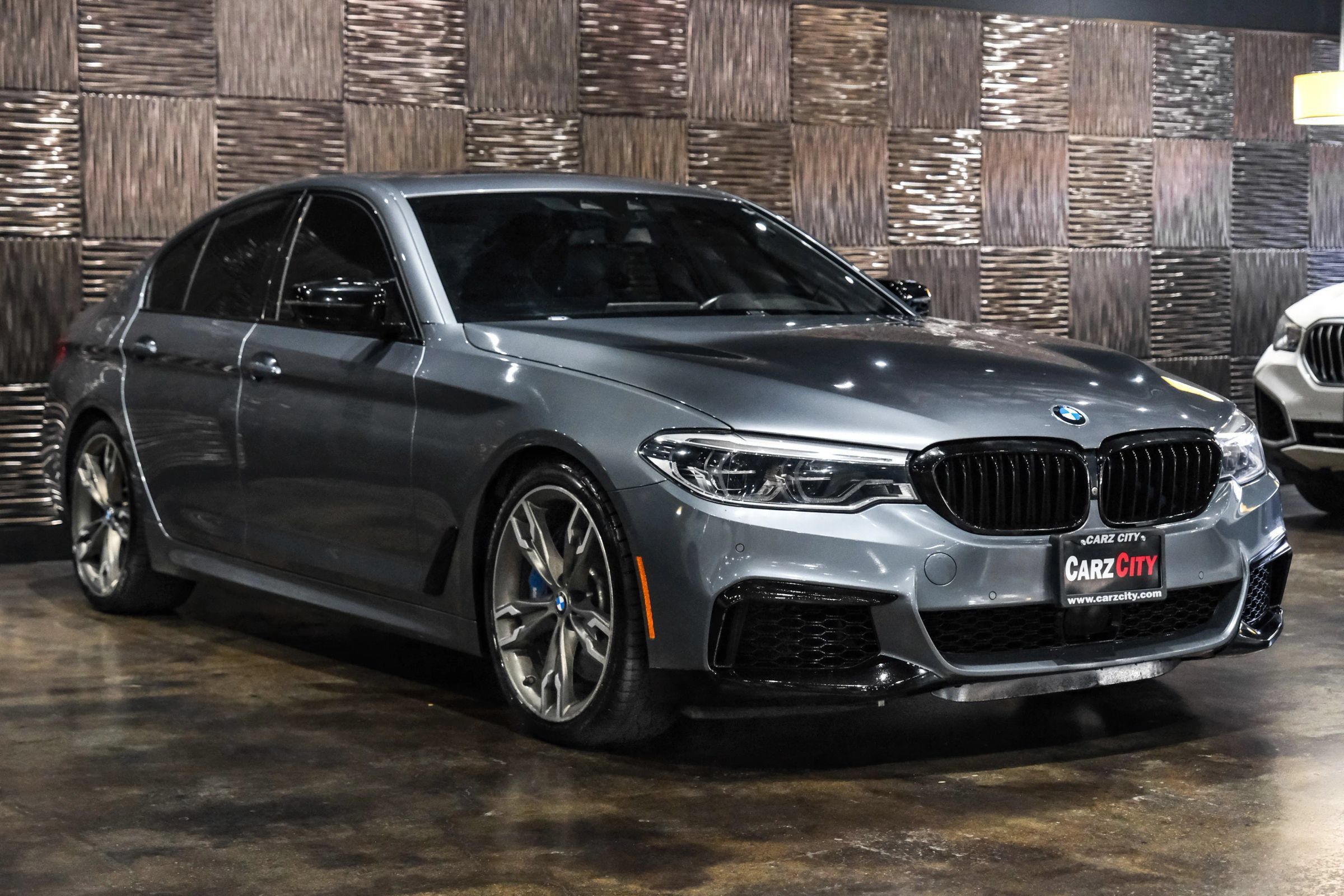 Used 2020 BMW M550i xDrive w/ Executive Package AWD/4WD image 3