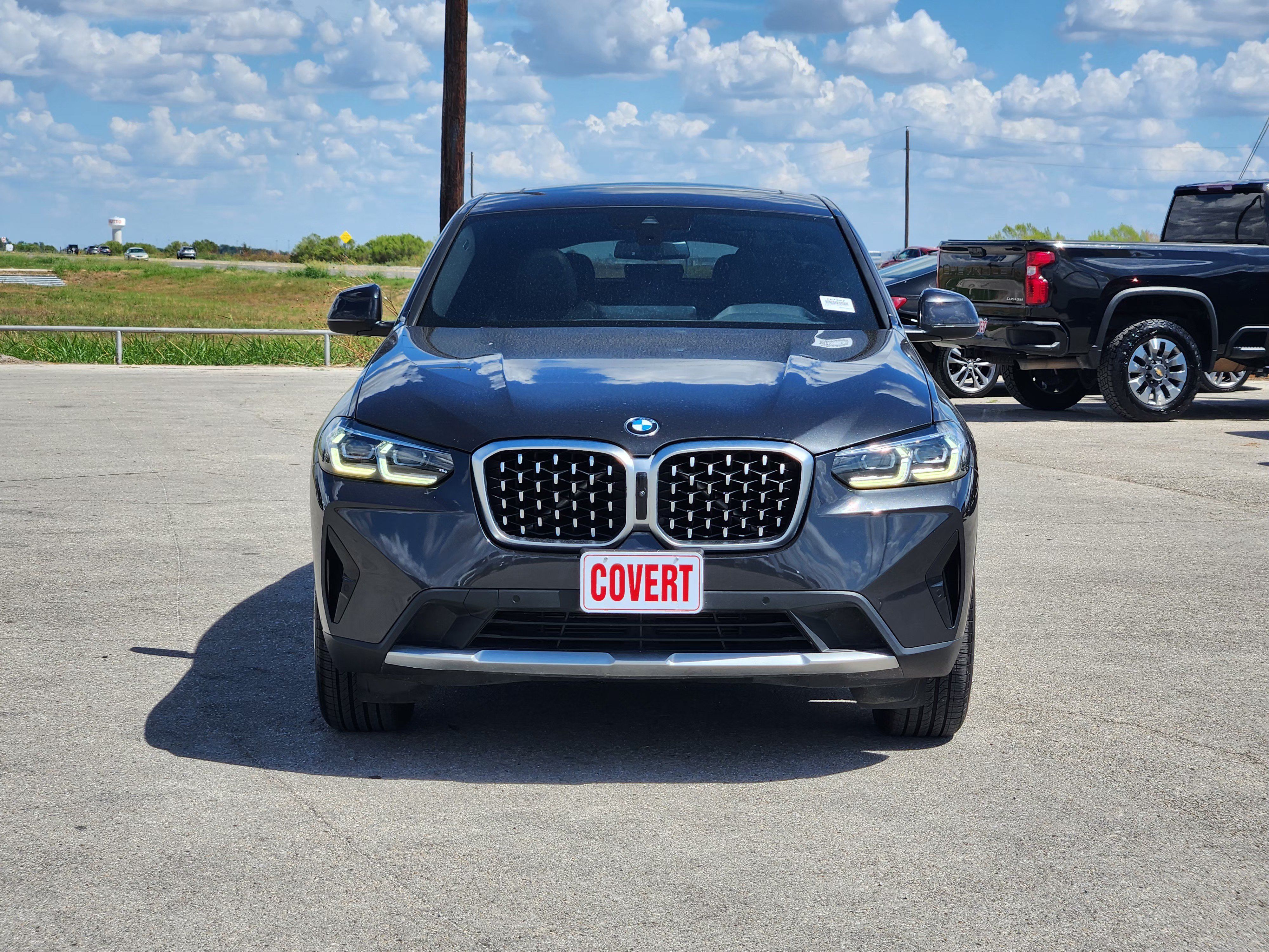Used 2024 BMW X4 xDrive30i w/ Parking Assistance Package AWD/4WD image 2