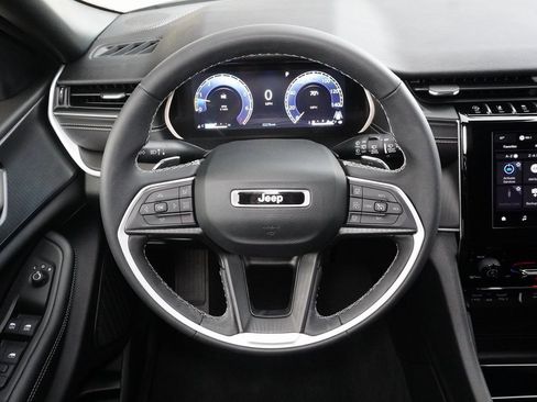 Used 2024 Jeep Grand Cherokee Laredo X w/ Trailer Tow Package image 19