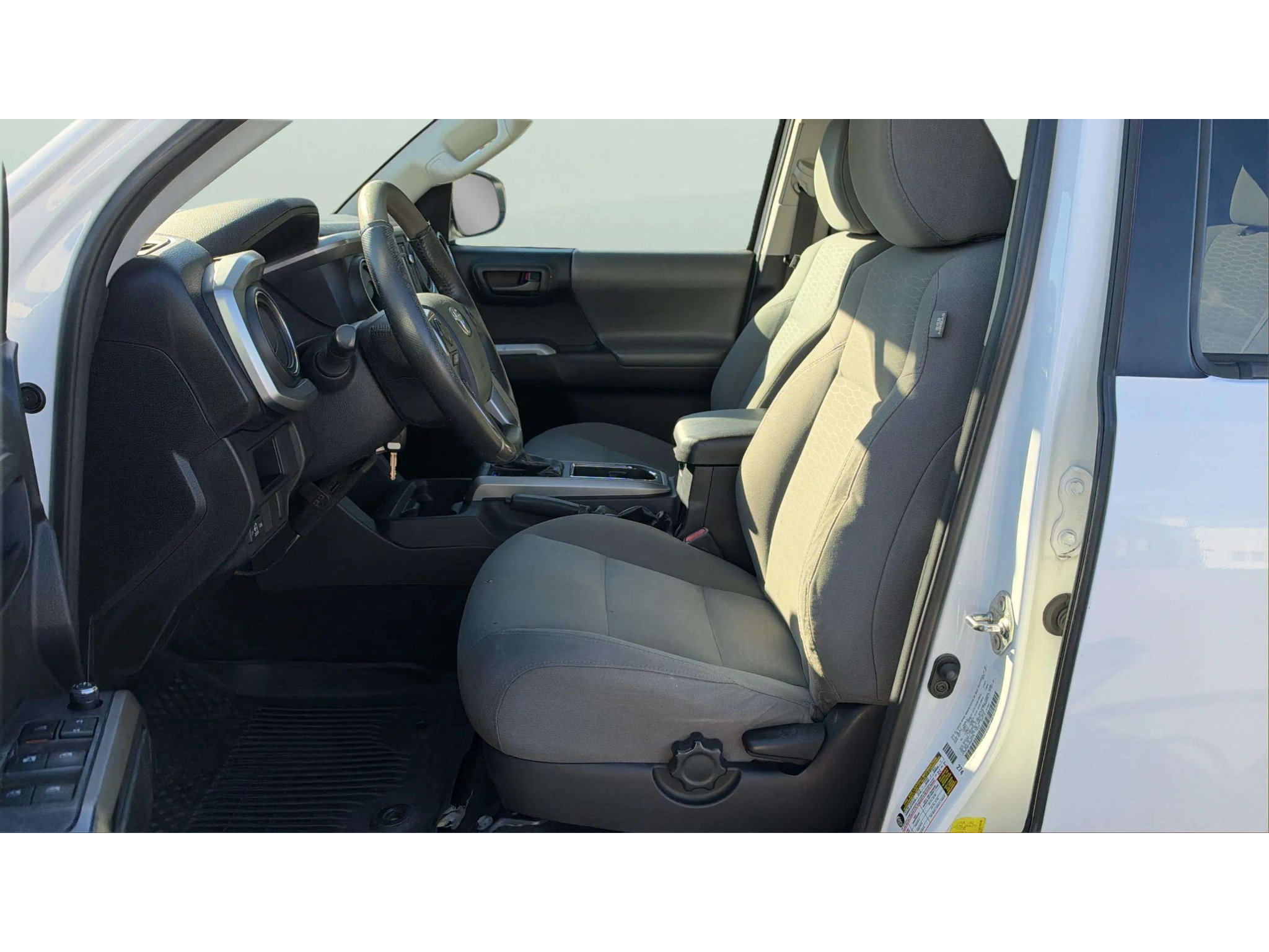 Used 2017 Toyota Tacoma SR5 w/ Tow Package AWD/4WD image 11