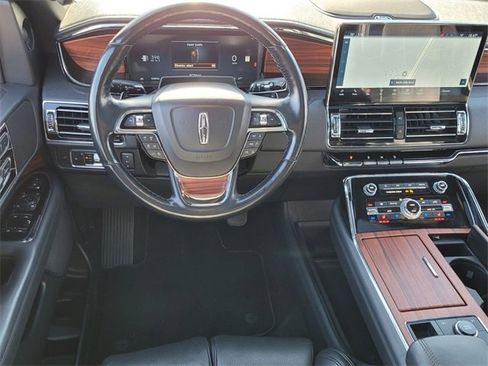 Used 2024 Lincoln Navigator Reserve image 10