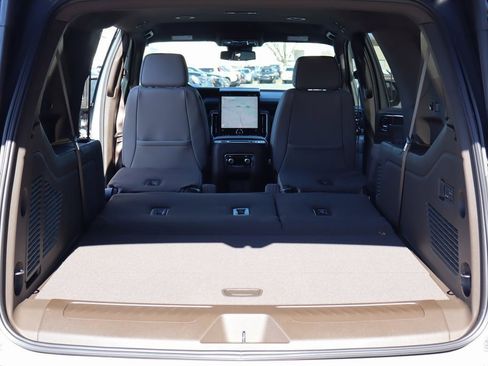 New 2026 GMC Yukon XL Elevation image 21