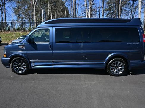Used 2023 Chevrolet Express 2500 Extended RWD image 6