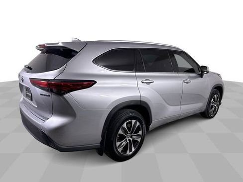Used 2022 Toyota Highlander XLE image 8