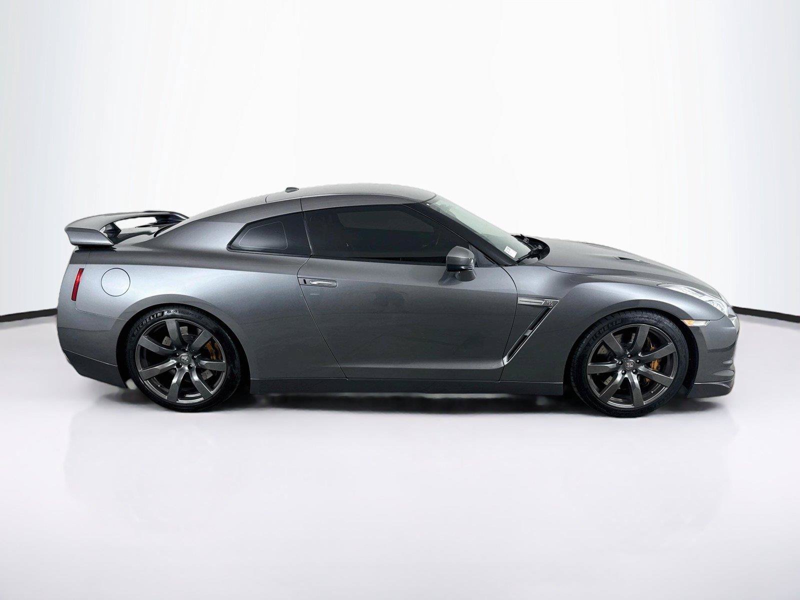 Used 2009 Nissan GT-R Premium AWD/4WD image 6