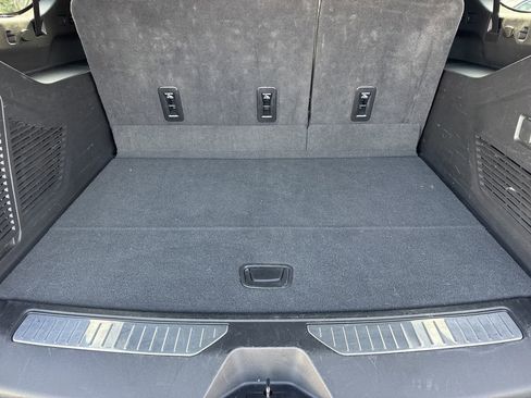 Used 2025 Chevrolet Suburban Premier RWD image 18