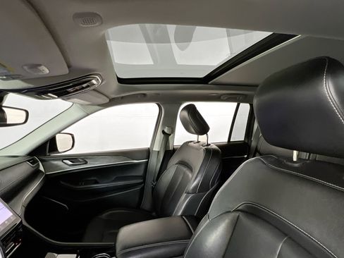 Used 2022 Jeep Grand Cherokee Limited image 22