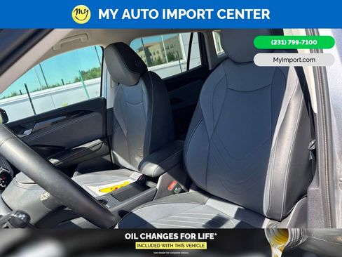 Used 2025 Volkswagen Tiguan SE AWD/4WD image 14