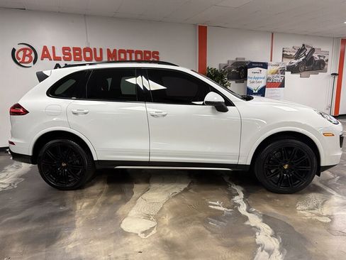 Used 2017 Porsche Cayenne Platinum Edition w/ Premium Package (PJV) AWD/4WD image 14