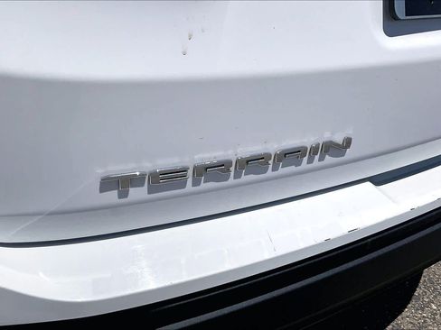 Used 2024 GMC Terrain SLE FWD image 30
