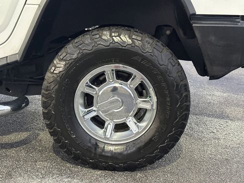 Used 2005 HUMMER H2 w/ Preferred Equipment Group image 13
