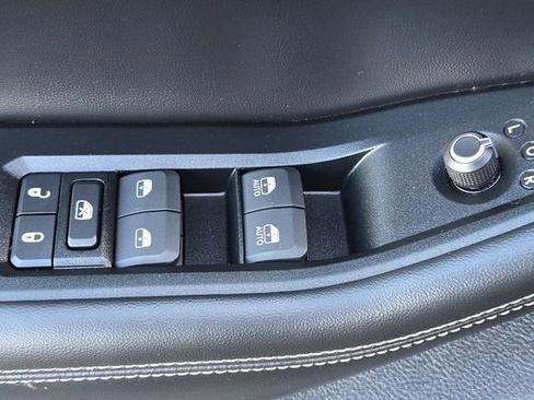 Used 2024 Jeep Grand Cherokee L Altitude image 11