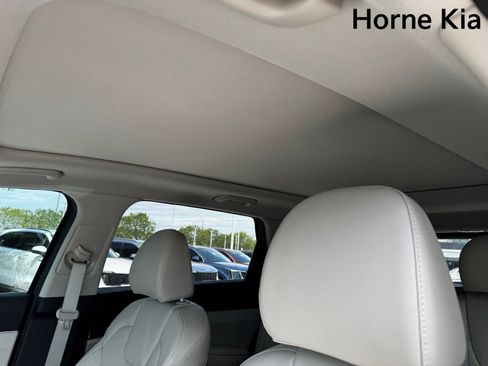 New 2025 Kia Sorento S w/ Panoramic Sunroof Package image 19