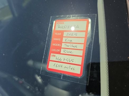 Certified 2025 Kia Seltos EX w/ EX Sunroof Package FWD image 7