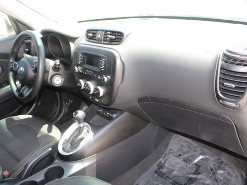 Used 2015 Kia Soul + FWD image 24