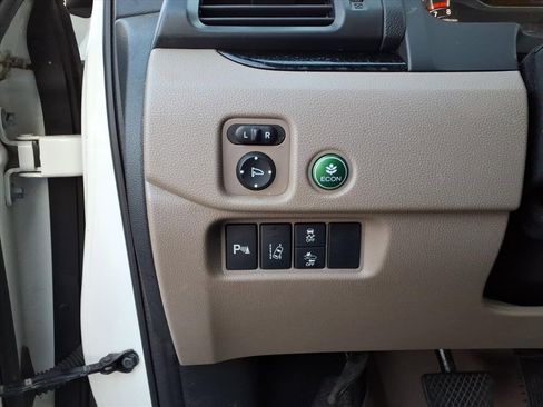 Used 2016 Honda Pilot Touring image 18