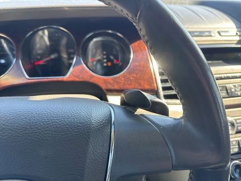 Used 2010 Ford Taurus SEL image 21