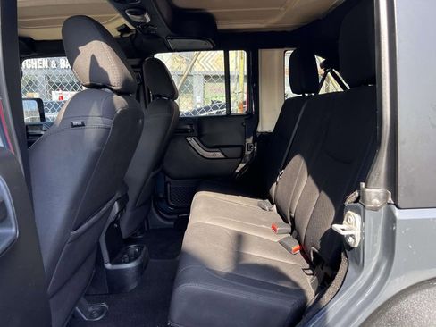 Used 2018 Jeep Wrangler Unlimited Sport S AWD/4WD image 12