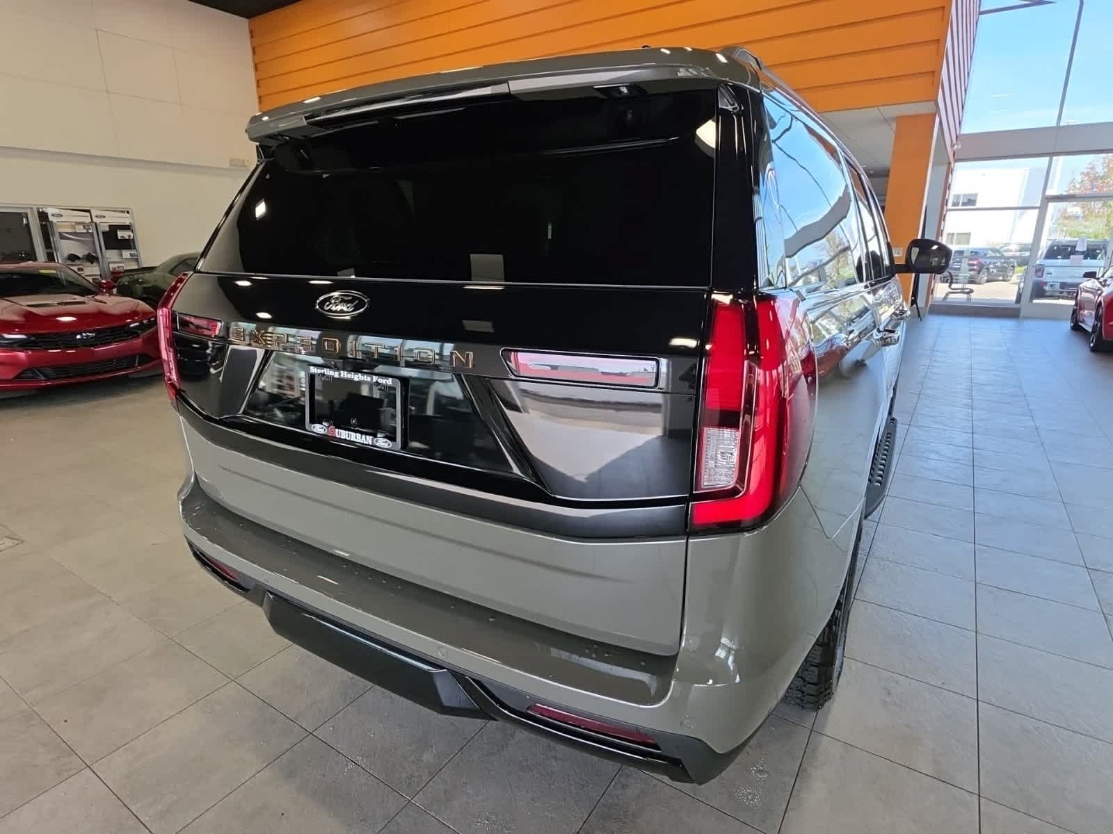 Used 2025 Ford Expedition Tremor AWD/4WD image 8