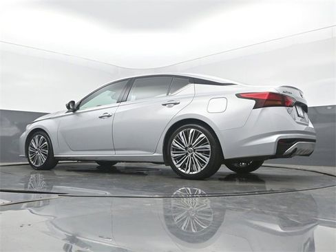 Used 2023 Nissan Altima 2.5 SL image 48