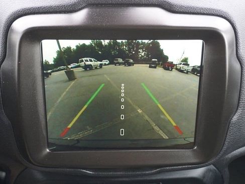 Used 2023 Jeep Renegade Latitude image 16