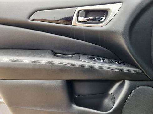 Used 2020 Nissan Pathfinder SV w/ Cargo Package image 24