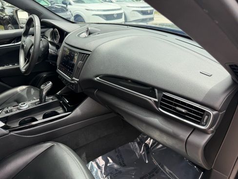 Used 2022 Maserati Levante GT AWD/4WD image 19