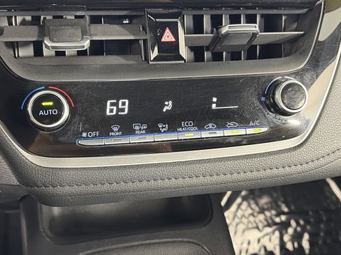 Used 2021 Toyota Corolla SE FWD image 20
