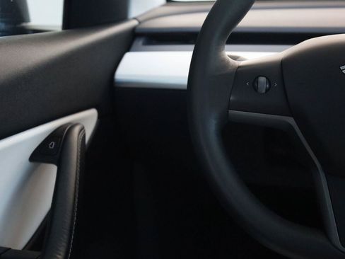 Used 2022 Tesla Model Y Performance AWD/4WD image 31