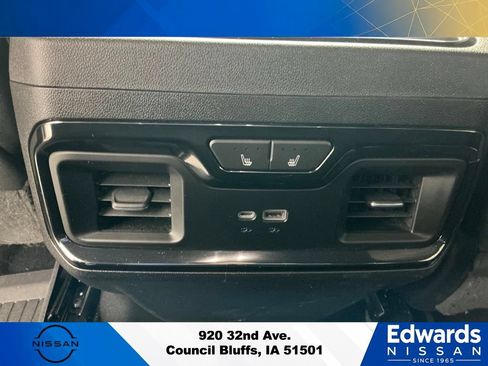 Used 2023 GMC Sierra 1500 AT4 w/ AT4 Preferred Package AWD/4WD image 15
