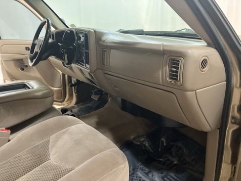 Used 2005 Chevrolet Silverado 2500 LS w/ Heavy-Duty Power Package image 21