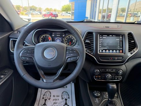 Used 2022 Jeep Cherokee Trailhawk w/ Comfort/Convenience Group AWD/4WD image 16