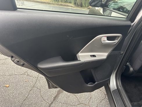 Used 2017 Kia Niro LX image 26