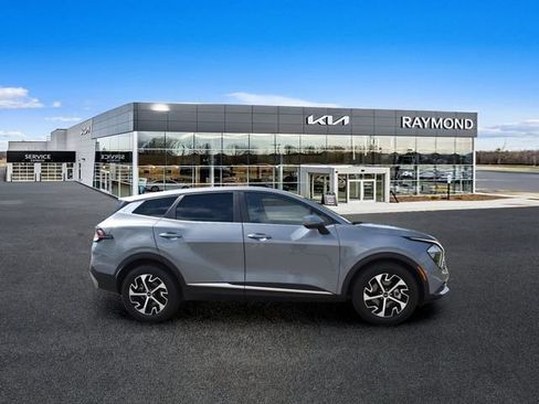 Used 2023 Kia Sportage EX FWD image 2