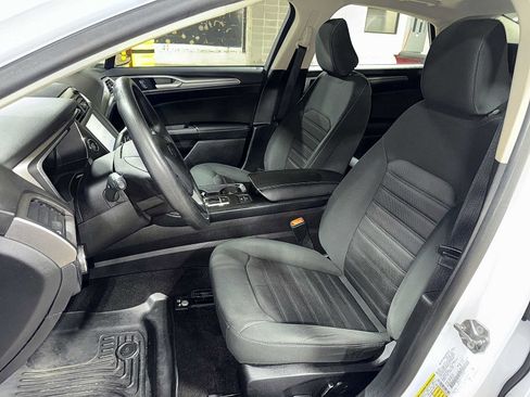 Used 2020 Ford Fusion SE image 15