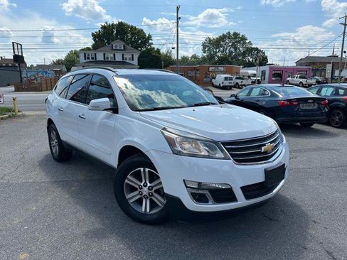 Used 2016 Chevrolet Traverse LT image 2