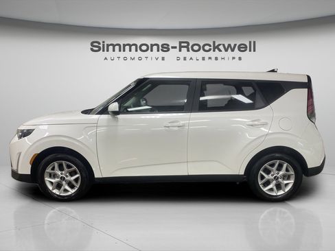 Used 2025 Kia Soul LX w/ LX Technology Package FWD image 2