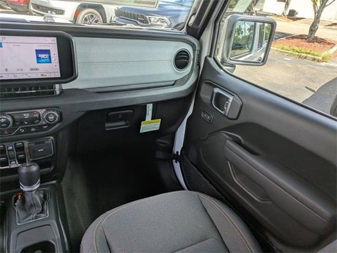 New 2025 Jeep Gladiator Sport image 16