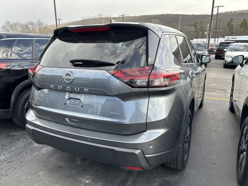 Used 2025 Nissan Rogue SV image 7