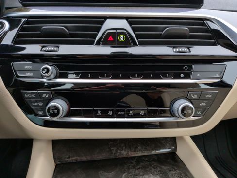 Used 2021 BMW 530i image 18