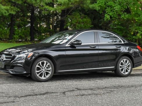 Used 2016 Mercedes-Benz C 300 4MATIC Sedan image 2